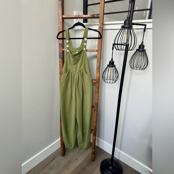 HALARA Pants - Women’s Viral Halara waffle knit jumpsuit